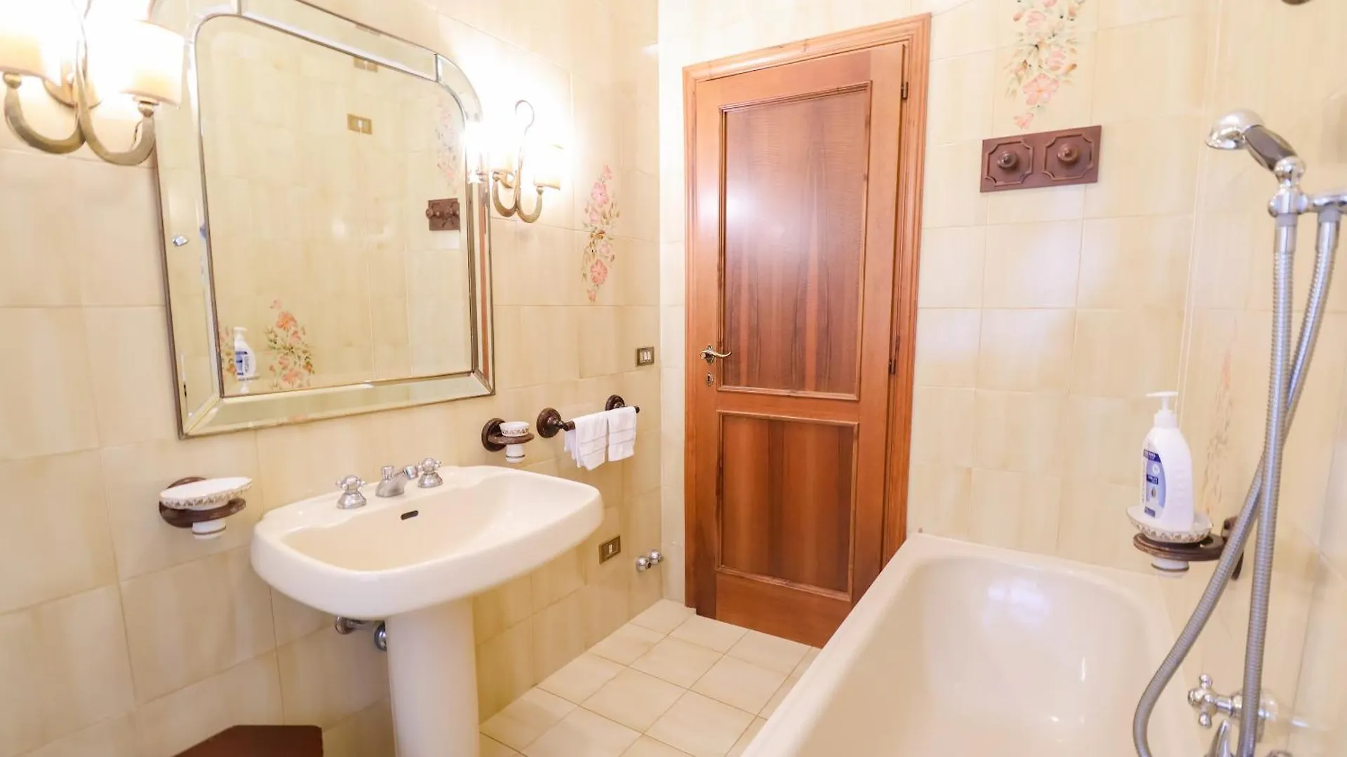 Villa Prestige - With Balconies Monsummano Terme 0*,